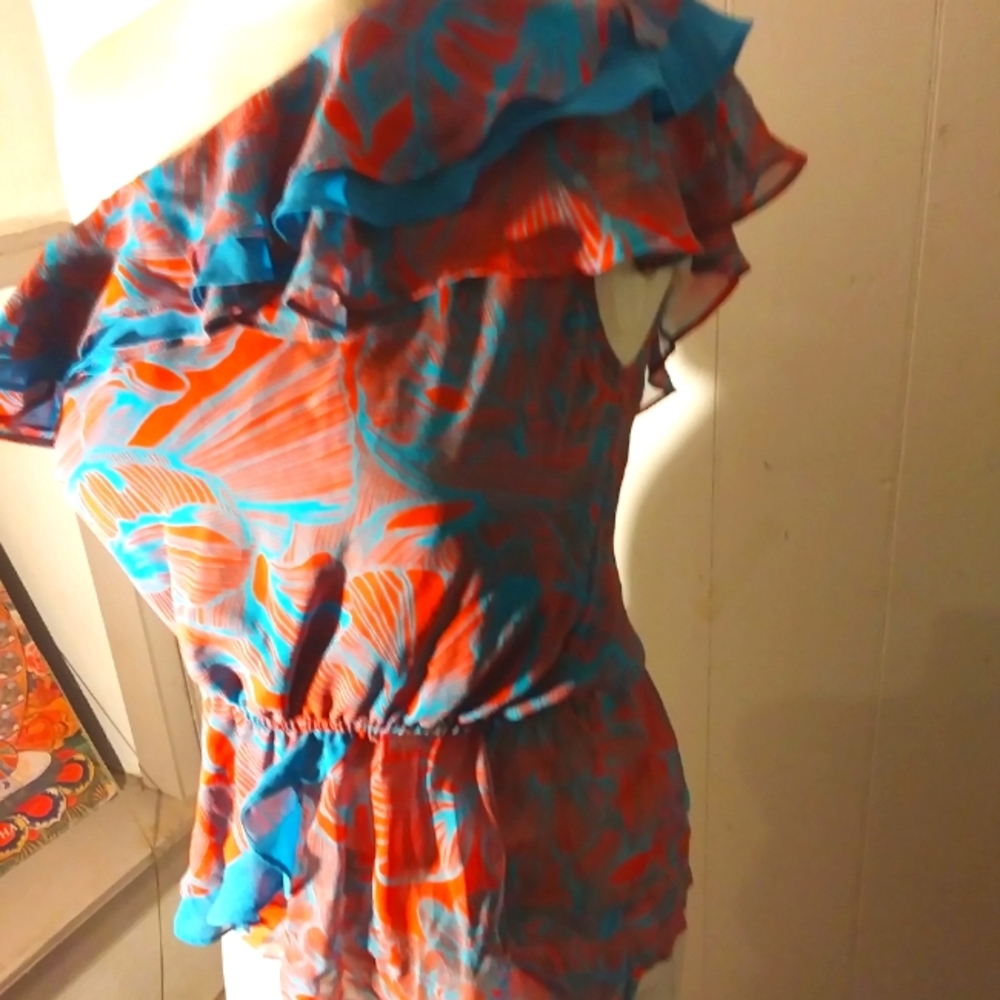 Nwt Bebe ruffled asymmetrical gathered waist 100% silk top size small ruffled